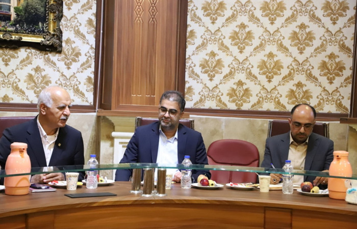 جناب آقای دکتر یونسیان مدیر شبکه آزمایشگاهی کشور و جناب آقای مهندس نسب دبیر شبکه آزمایشگاهی