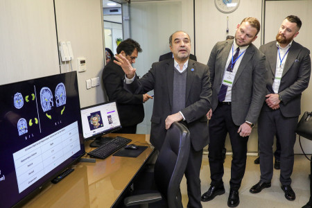 بازدید کارگروه علم و فناوری بریکس از آزمایشگاه ملی نقشه برداری مغز و پژوهشگاه دانش های بنیادی