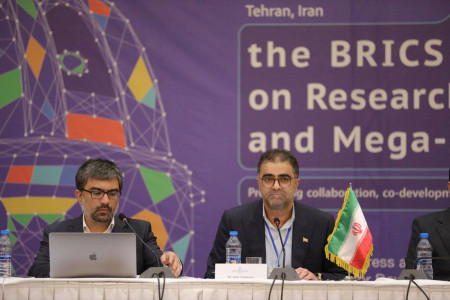 سخنرانی آقای دکتر یونسیان مدیر شبکه آزمایشگاهی کشور در نشست کارگروه علم و فناوری بریکس