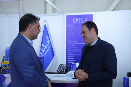 گفتگو جناب آقای دکتر یونسیان مدیر شبکه آزمایشگاهی کشور با مراکز عضو غرفه دار