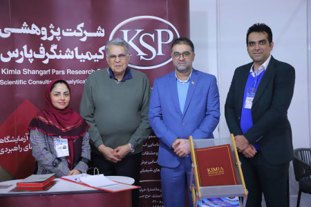 گفتگو جناب آقای دکتر یونسیان مدیر شبکه آزمایشگاهی کشور با مراکز عضو غرفه دار