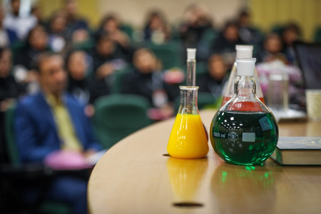 آشنایی با فرآیندها، فعالیت‌ها و حمایت‌های شبکه آزمایشگاهی کشور و تجهیزات آزمایشگاهی