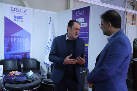 گفتگو جناب آقای دکتر یونسیان مدیر شبکه آزمایشگاهی کشور با مراکز عضو غرفه دار