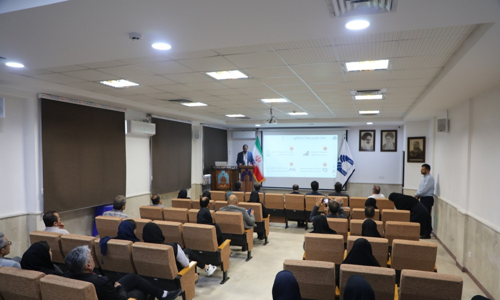 سخنرانی جناب آقای دکتر یونسیان مدیر شبکه آزمایشگاهی کشور