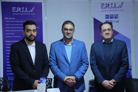 گفتگو جناب آقای دکتر یونسیان مدیر شبکه آزمایشگاهی کشور با مراکز عضو غرفه دار