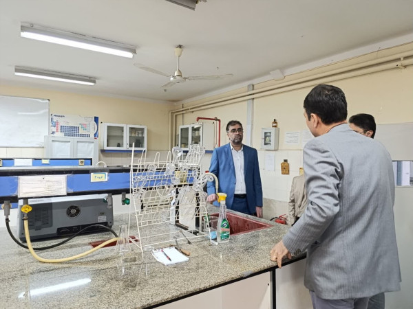 بازدید از مجموعه آزمایشگاه های دانشگاه آزاد اسلامی واحد گرگان