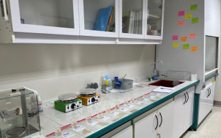 ارائه خدمات تخصصی در حوزه‌های زیست‌فناوری و الکتروشیمی