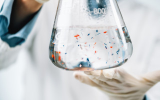 برگزاری دوره آزمایش میکروپلاستیک‌ها در بسته‌بندی مواد غذایی