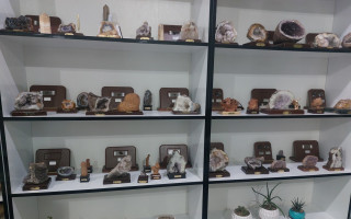 توسعه خدمات گوهرشناسی و شهاب‌سنگ‌شناسی