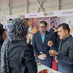 بازدید معاون علمی رئیس‌جمهور از پاویون شبکه آزمایشگاهی کشور در نمایشگاه ایران‌ساخت
