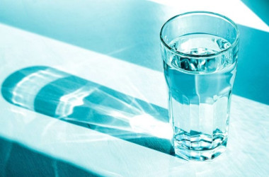 حذف آلاینده‌های آب به کمک نور خورشید